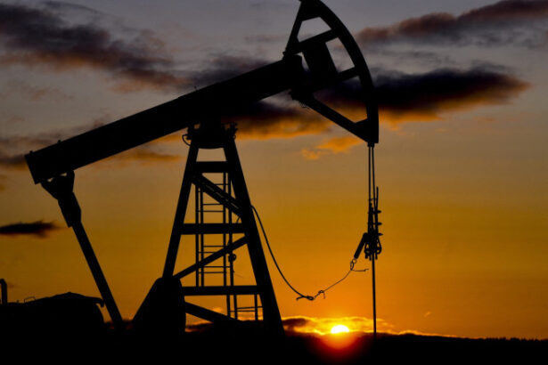 una din tarile cu cele mai mari rezerve de petrol din lume reduce productia de petrol din cauza razboiului din iran 69ad6c9f0e302