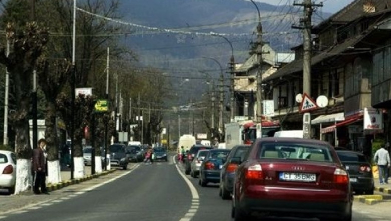 video pericol pe dn1 un zid din apropierea primariei comarnic sta sa se prabuseasca pe sosea ce spun autoritatile 69ae951a015a7